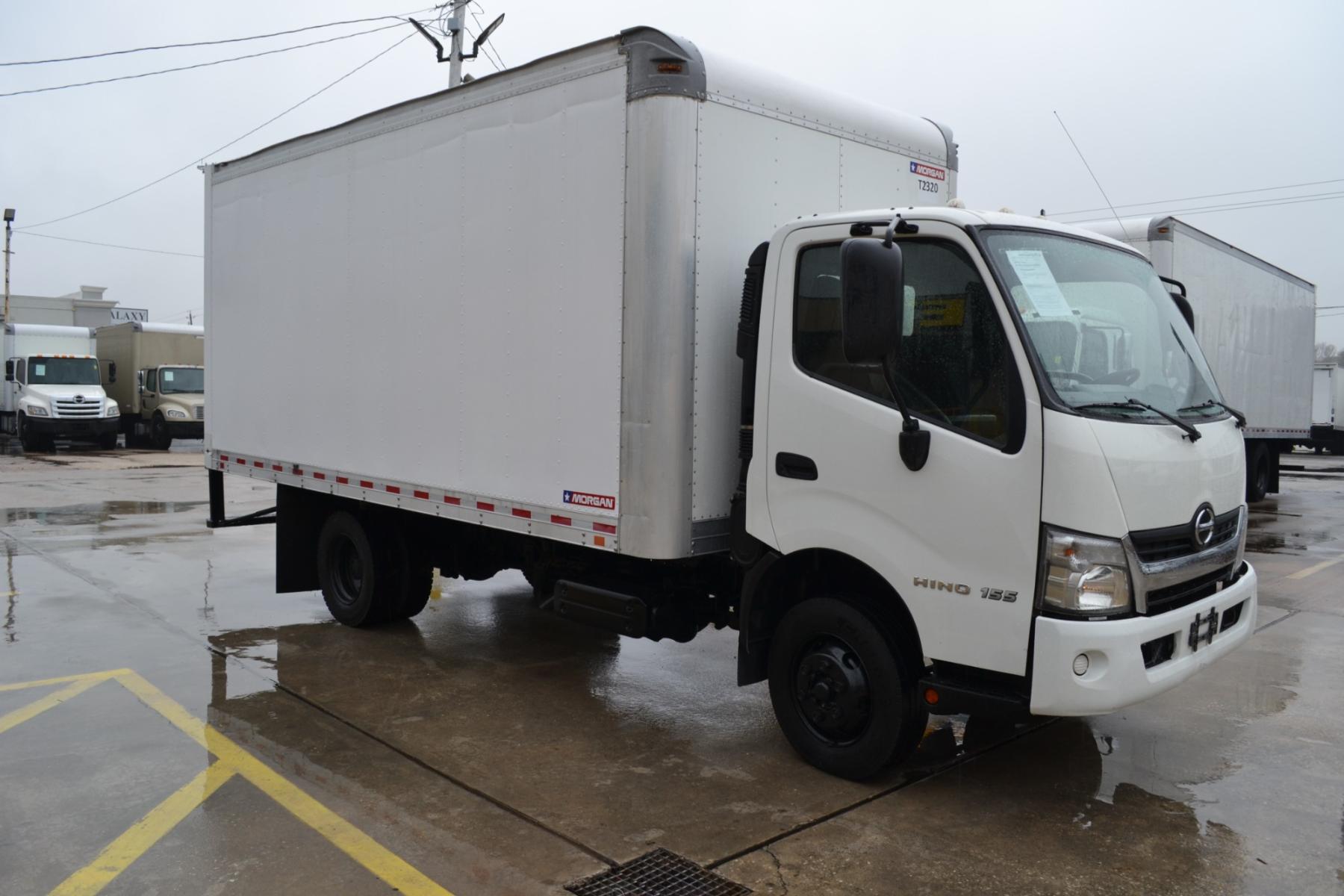 2019 WHITE HINO 155 with an JO5E-TP 5.1L 210HP TURBO CHARGED DIESEL engine, AISIN A465 6SPD AUTOMATIC transmission, located at 9172 North Fwy, Houston, TX, 77037, (713) 910-6868, 29.887470, -95.411903 - Photo #2